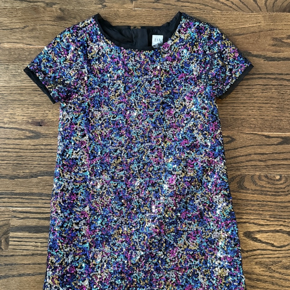 Like New! Girls Gap Multi-Color Sequin Dress Size Small (6 - 7 YRS)